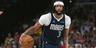 Mavericks’ Anthony Davis returns to practice after eye surgery