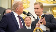 Trump: Video que muestra objetos lanzados desde la Casa Blanca es IA; su equipo dice que es real