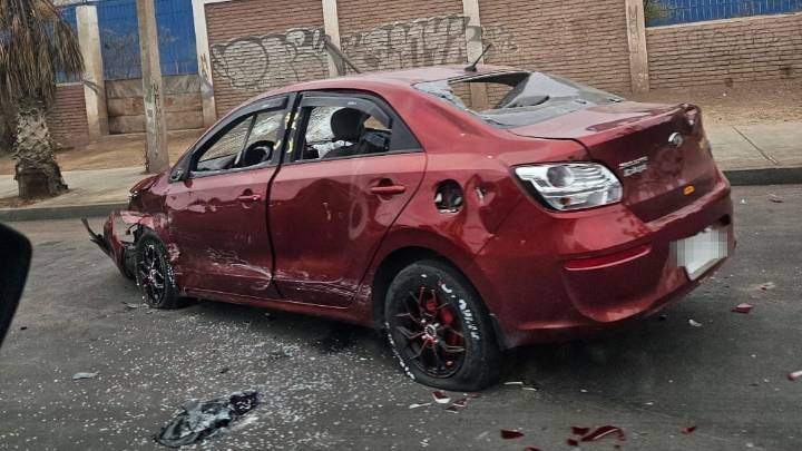 Encuentran vehículo abandonado en mal estado cerca del Estadio Techado Orlando Guaita de Copiapó