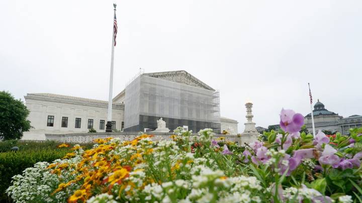 Supreme Court lifts limits on Los Angeles-area immigration stops