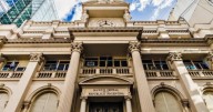 El Banco Central debió vender USD 379 millones para frenar la presión sobre el dólar