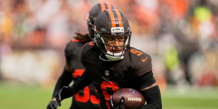 Cleveland Browns News and Rumors 9/23: Oblong Balls and Football Gods