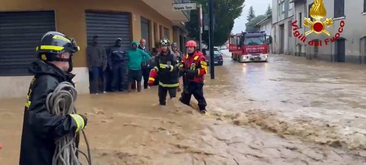 Soccer Team from George Clooney’s Holiday Town Donates Tournament Winnings to Flood Relief