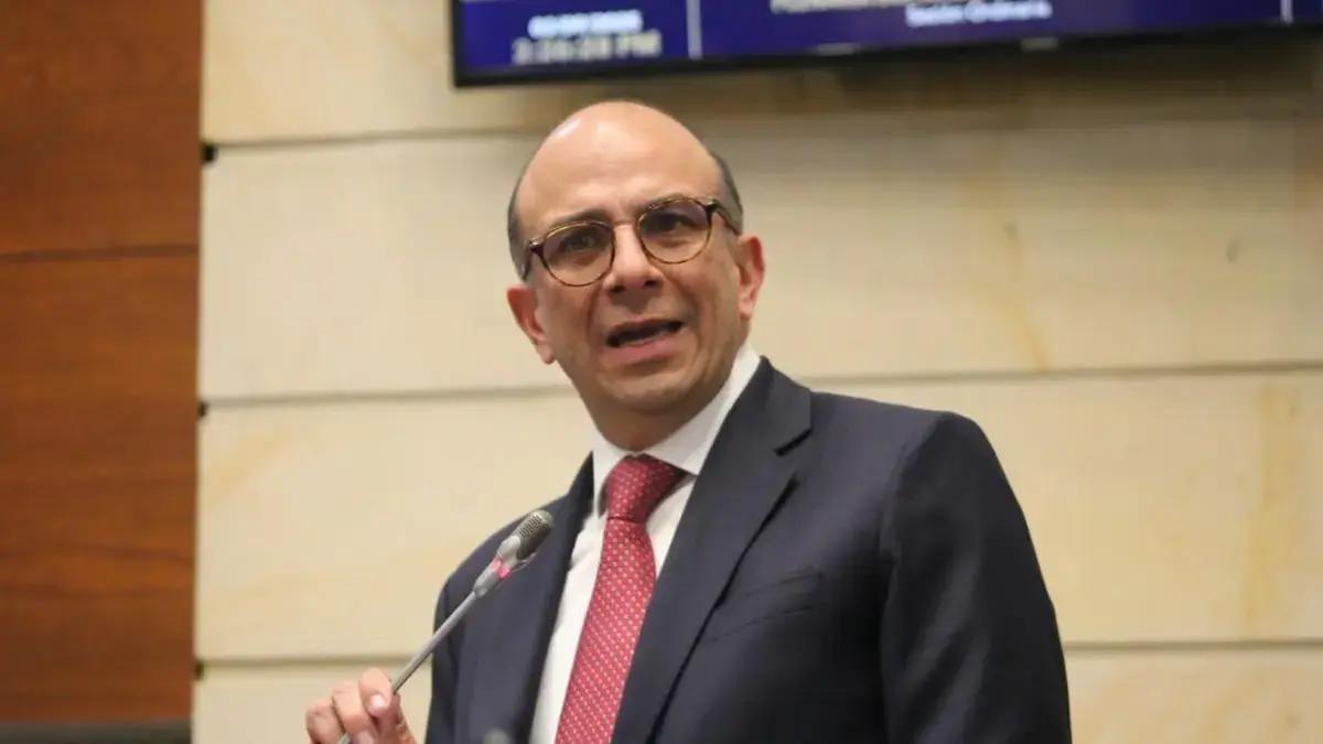 Reacciones encontradas a la elección de Carlos Camargo como magistrado de la Corte: oposición celebra, mientras el oficialismo suma una nueva derrota
