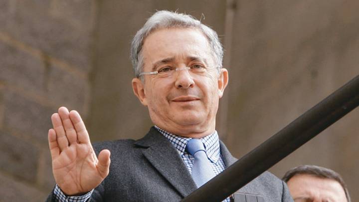 Expresidente Álvaro Uribe volvería al Senado en el 2026; Centro Democrático confirmó que es el único candidato fijo