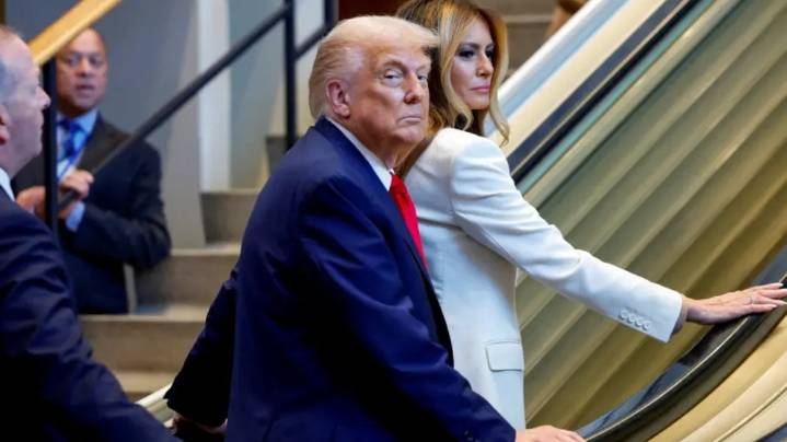 White House demands probe after Trump, Melania stuck on UN escalator ride