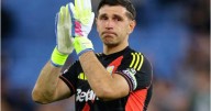 El mal momento de Dibu Martínez: sin club y con el futuro en duda