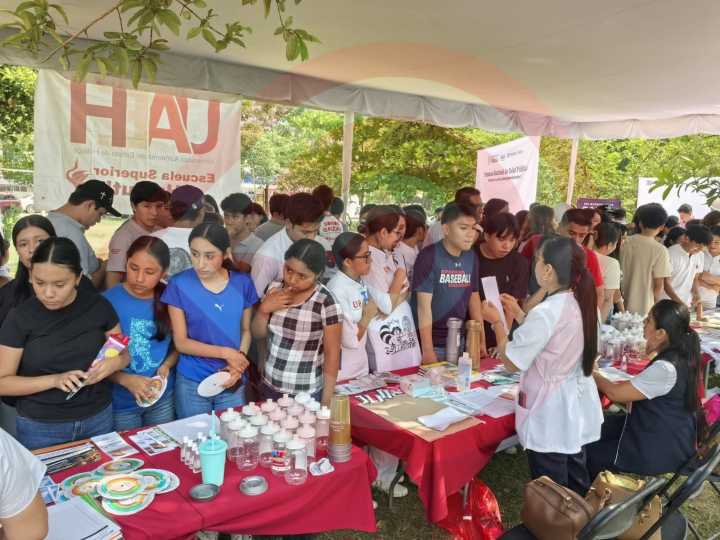 Realizan “Feria de salud” en la Escuela Superior de Huejutla