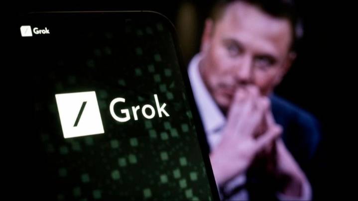 La empresa de Elon Musk despidó a 500 empelados que entrenaba al chatbot Grok