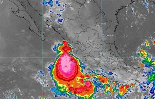 Tormenta tropical Narda se intensifica mientras avanza frente al Pacífico mexicano