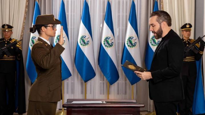 Mano dura en El Salvador: ¿por qué Bukele nombró a una militar como ministra de Educación?