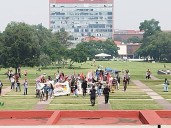 Encapuchados realizan pintas en su marcha hacia Rectoría de la UNAM