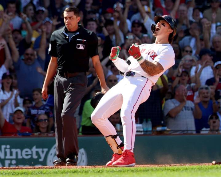 Jarren Duran hits inside-the-park homer for Red Sox against Pirates at Fenway Park