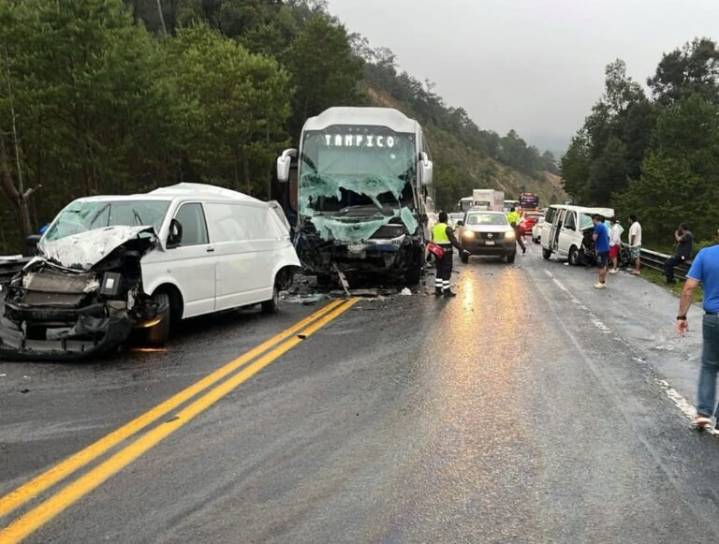 Dos muertos y seis heridos tras choque múltiple en Acaxochitlán