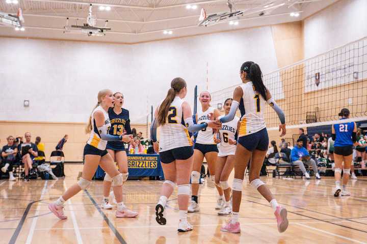 Grandview Grizzlies senior girls win 2nd icebreaker tourney in a row