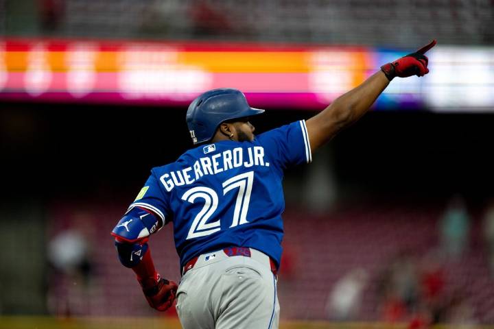 Deadspin | Division leaders clash when Astros visit Blue Jays