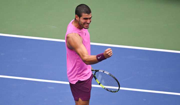 Carlos Alcaraz confirma que hay nuevos reyes en el tenis y elimina a Novak Djokovic del US Open