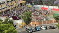 Un camión derriba una parte del muro del colegio Santa Joaquina de Vedruna