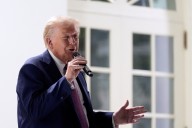 Trump praises press but jokes about death rumor