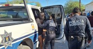 Protestan en escuela por falta de maestro; arrestan a madre de familia