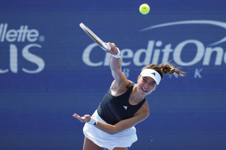 Deadspin | WTA roundup: Teenagers cruise to titles in Guadalajara, Sao Paulo