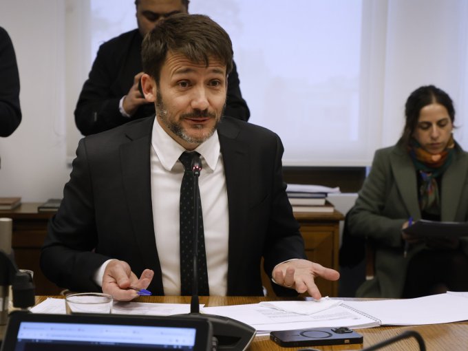 Pardow denuncia maniobras para bloquear subsidio eléctrico y acusa "lobby" de las empresas