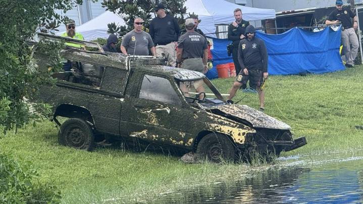 Divers find missing man's remains, truck in Sunrise lake