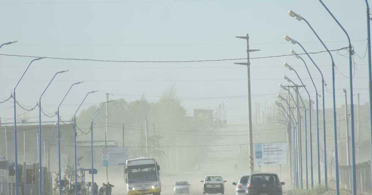 Viento fuerte y ráfagas de hasta 70 km/h este domingo: activan alerta en tres provincias