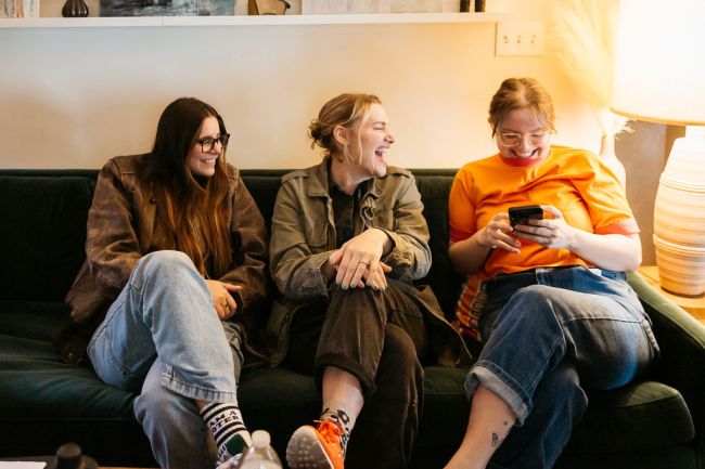 'D(e)ad' Filmmaker Interview — Isabella Roland and Claudia Lonow