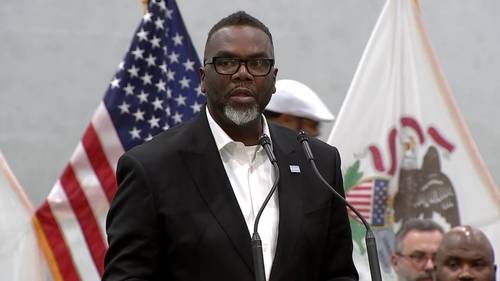 Chicago Mayor Brandon Johnson to sign executive order Tuesday amid ICE crackdown in city, suburbs