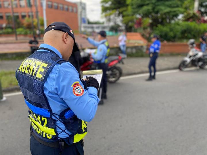 Más de 100 vehículos inmovilizados y 96 comparendos en el Día sin Carro