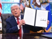 Trump firma una orden que declara que el plan de venta de TikTok cumple con los requisitos de EU