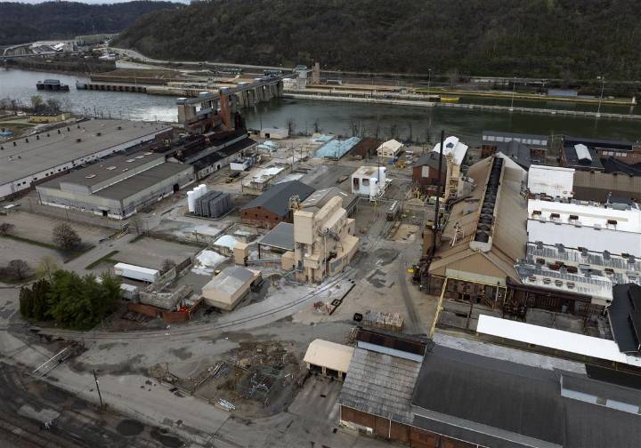 ‘It’s like a big joke’: Planned sale of Charleroi glass plant collapses