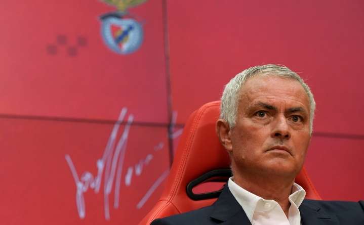 Benfica presentó a José Mourinho como su nuevo DT