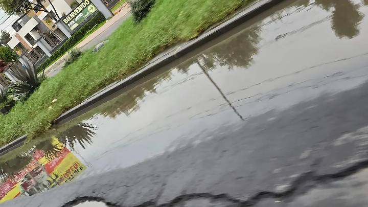 Baches en la México-Cuautla afectan movilidad y dañan autos