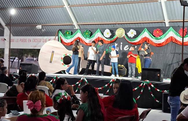Celebran México libre en plantel educativo