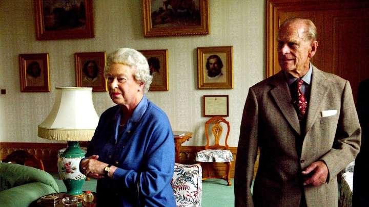 Royal author reveals what really happened after the late Queen did the dishes at Balmoral