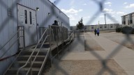 Nueva demanda detalla presuntos abusos en centro de detención de inmigrantes en Texas