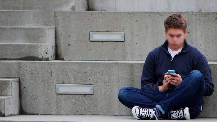 Una Ley Podría Prohibir que Adolescentes Usen WhatsApp y Apps de Citas en Australia