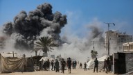 El Ejército israelí designa otra "zona humanitaria" en el sur y avanza en el norte de Gaza