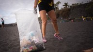 Cuando el barrio se une: una recogida de residuos en la playa para reforzar la vida comunitaria