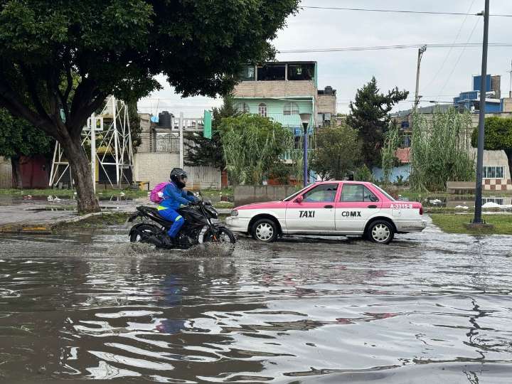 Lluvias inundan la CDMX y provocan alerta púrpura en la GAM