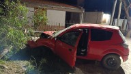 Siján: un automóvil impactó contra un pilar de luz