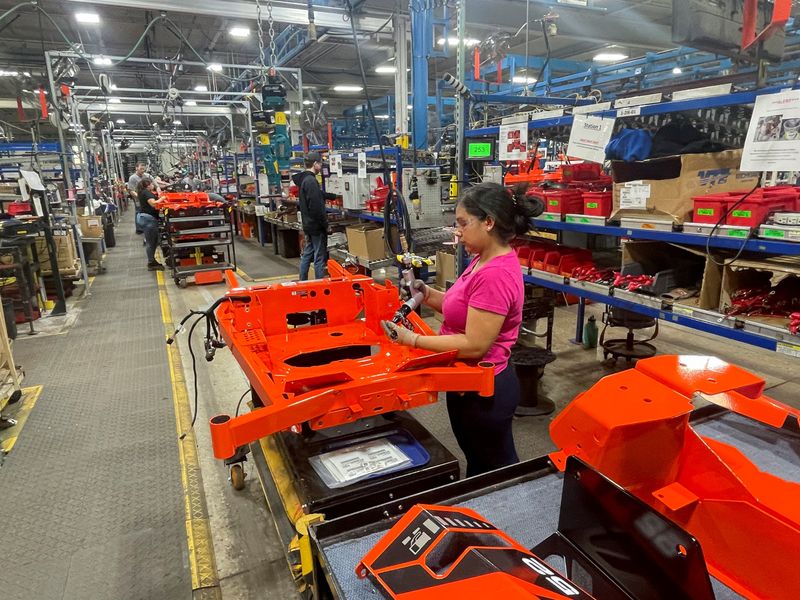 US business activity moderates further in September