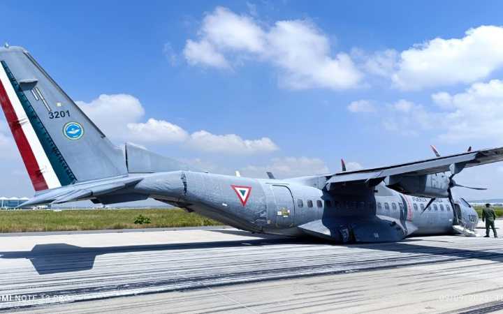 Video | Aeronave de la Fuerza Aérea aterriza de emergencia en el AIFA