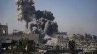 Israel ataca una torre en la Universidad Islámica de Gaza con palestinos desplazados