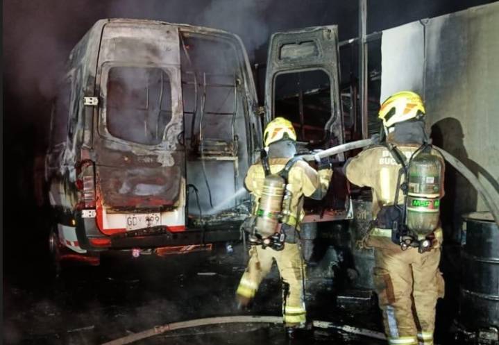 Más de $700 millones en pérdidas por incendio en taller de pintura para carros, en Bucaramanga