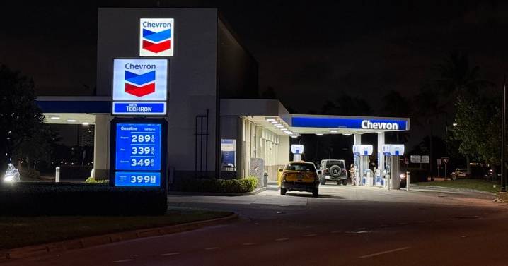 Precio de la gasolina en Florida baja a $2.95 por galón, según AAA