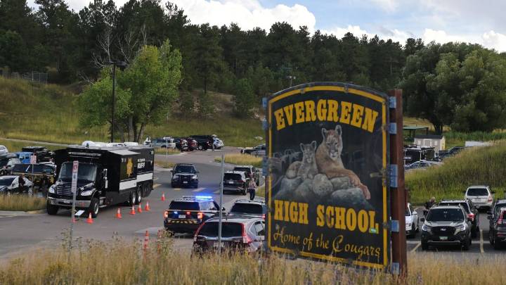 Tiroteo en secundaria de Colorado deja un muerto y dos heridos