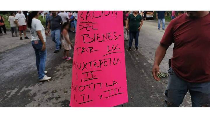 Tras bloqueó carretero vecinos de Huejutla logran cambio de obras